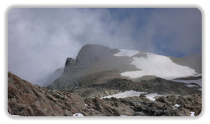 en haut : la Croix de Belledonne