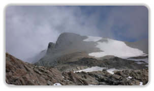 en haut : la Croix de Belledonne