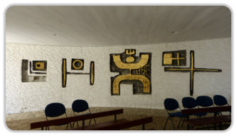 fresque de Arcabas dans la chapelle basse de l'église de Chamrousse